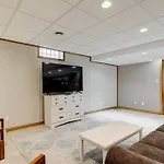 Spacious Derby Home With Hot Tub