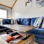 Spacious Derby Home With Hot Tub