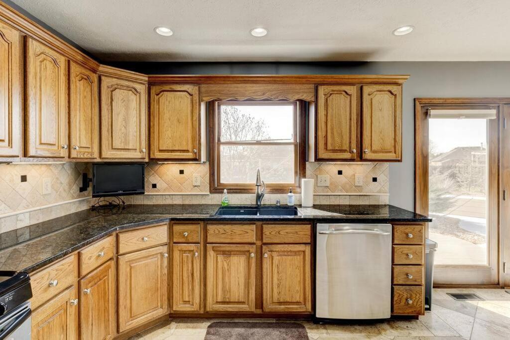 Spacious Derby With Hot Tub * Louisville