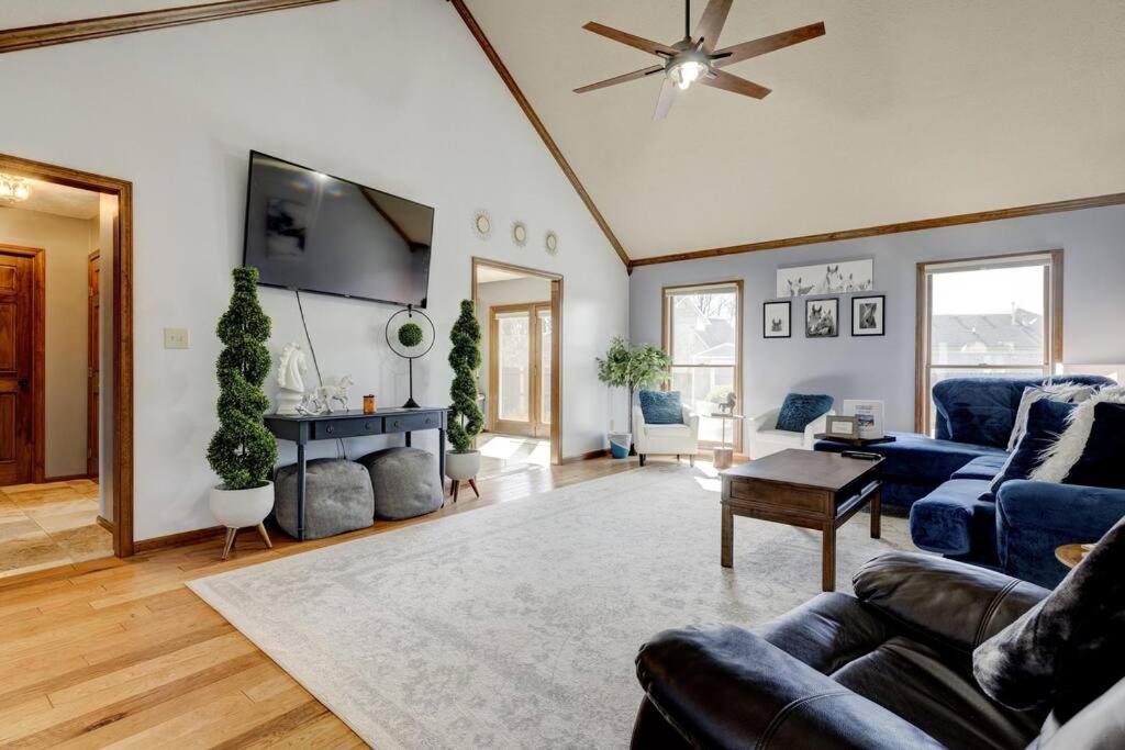 Spacious Derby With Hot Tub Holiday home *